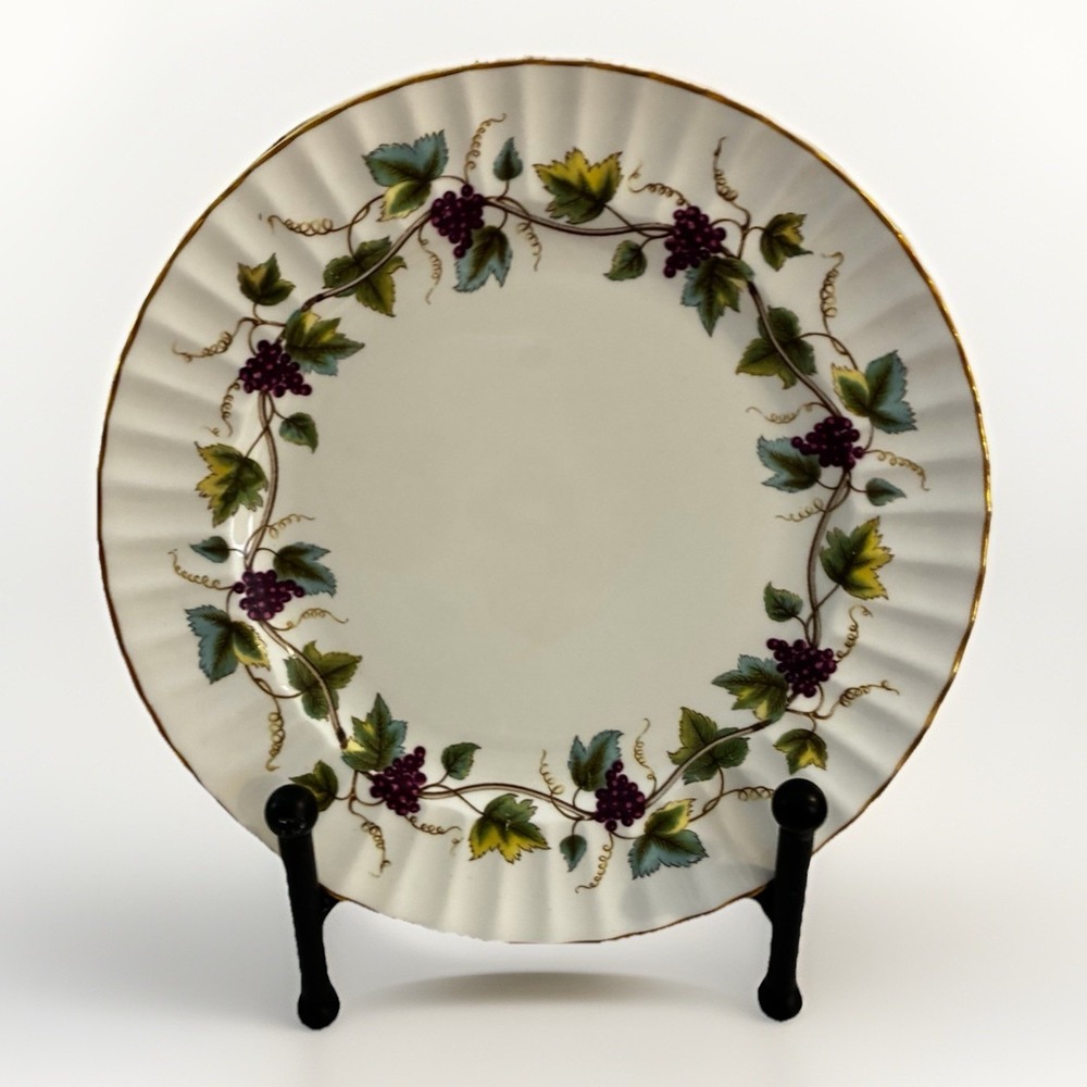 Vintage Royal Worcester Bacchanal White England Fine Bone China 10" Dinner Plate - Picture 2 of 5